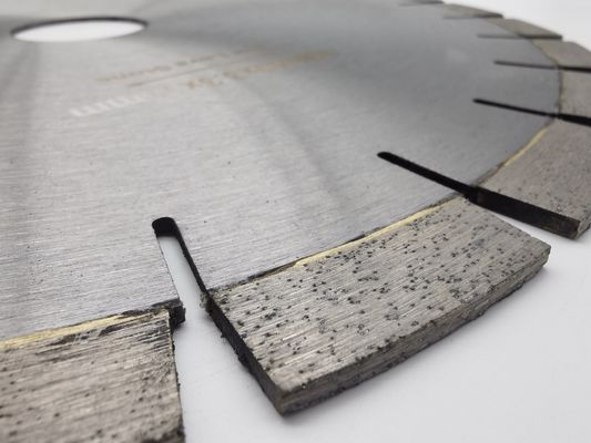 Bonne résistance à l'usure 350 mm U Lampe à scie diamantée pour couper le granit