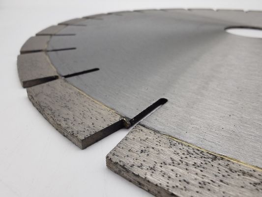 Bonne résistance à l'usure 350 mm U Lampe à scie diamantée pour couper le granit